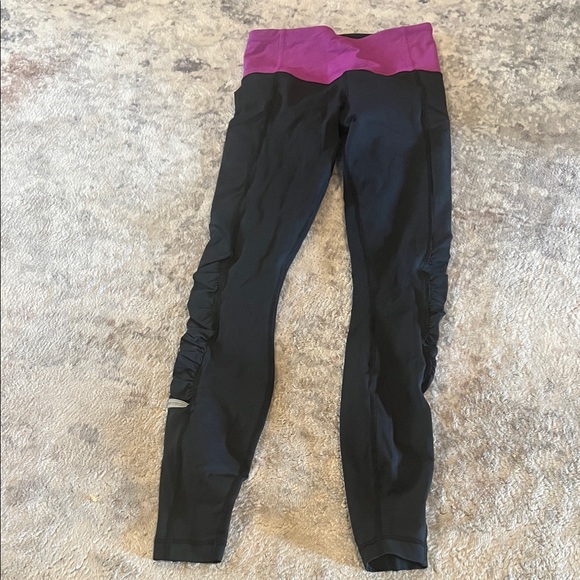 lululemon athletica Pants - Lululemon Run Dash Ruched Side & Back Pockets High-Rise Leggings Black/Violet 4